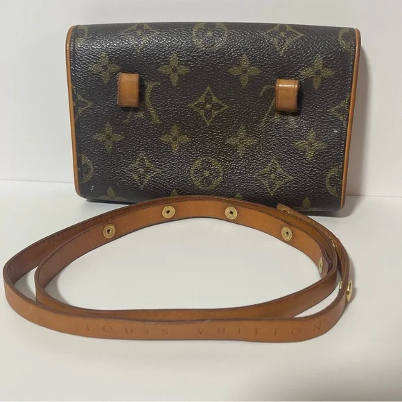 Louis Vuitton Monogramed Belt Bag 💎 AUTHENTICATED 💎 Belly Bag Serial FL0013 - Picture 4 of 17